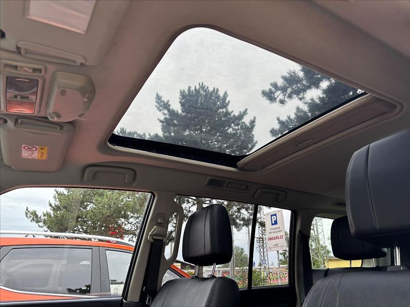 Mitsubishi Pajero 3,2 DI-D  Instyle 4x4+Serviska - fotka 27 z 32
