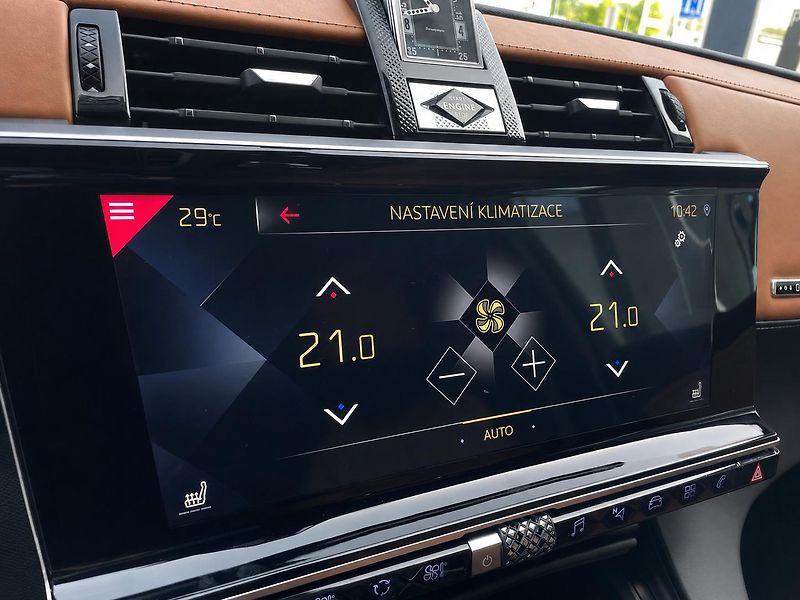 DS Automobiles DS7 Crossback (2021) RIVOLI 1.6 PureTech 133 kW - fotka 13 z 33
