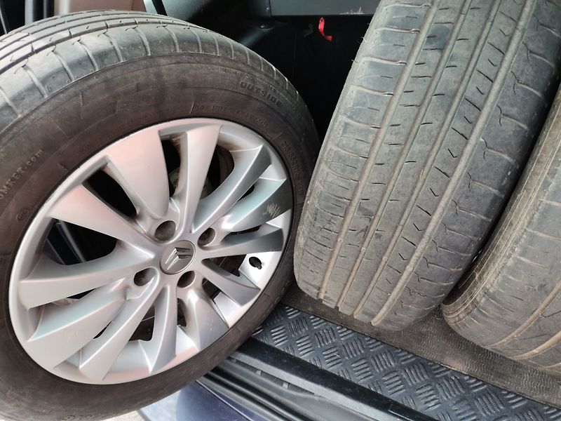 Citroën C4 Picasso (2009) 2.0HDi 100kw Automat 7míst - fotka 24 z 28