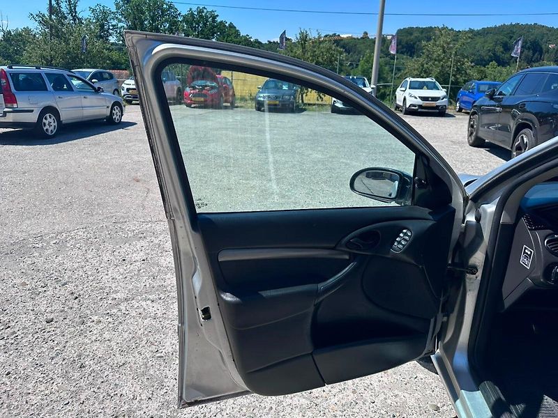Ford Focus 1.6i 74kW/Tažné/Eko.se Neplatí - fotka 10 z 21