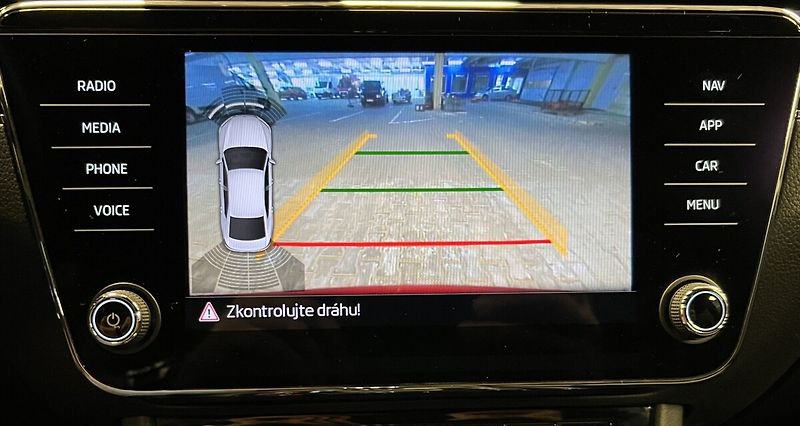Škoda Superb 2,0 TDI DSG Laurin & Klement - fotka 7 z 22