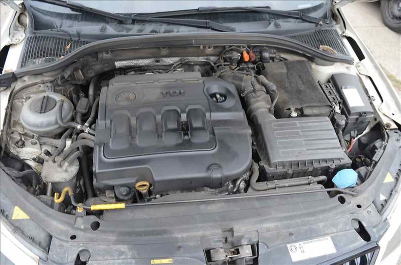 Škoda Octavia (2014) COMBI III. 2,0 TDI RS DSG - fotka 14 z 24