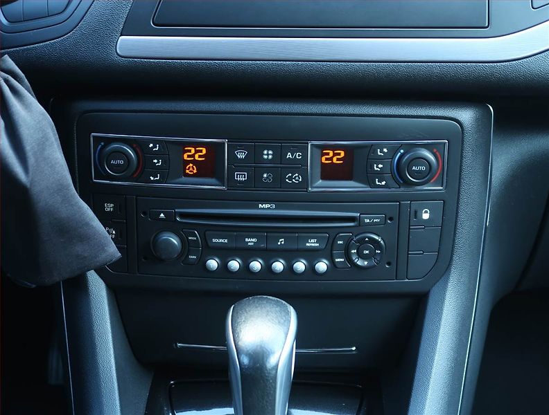 Citroën C5 (2011) 2.0 HDi , Automat, Serv.kniha - fotka 12 z 19