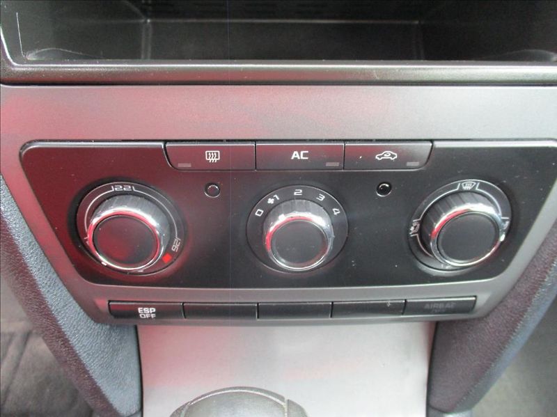 Škoda Octavia 1,4 i, klimatizace, servis, - fotka 17 z 36