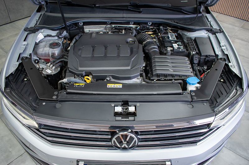 Volkswagen Passat 2.0 TDI ELEGANCE*ACC*ČR*1.MAJ - fotka 35 z 40