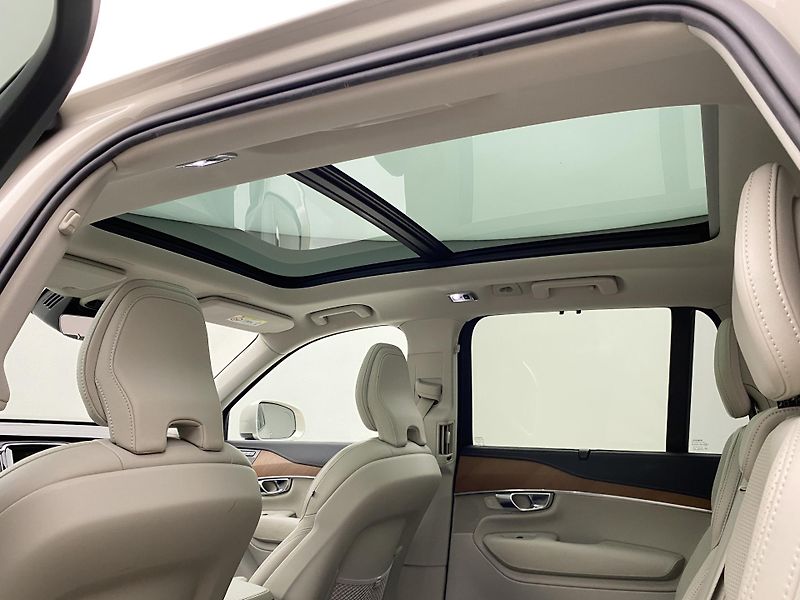 Volvo XC90 D5 AWD INSCRIPTION REZERVACE - fotka 32 z 56