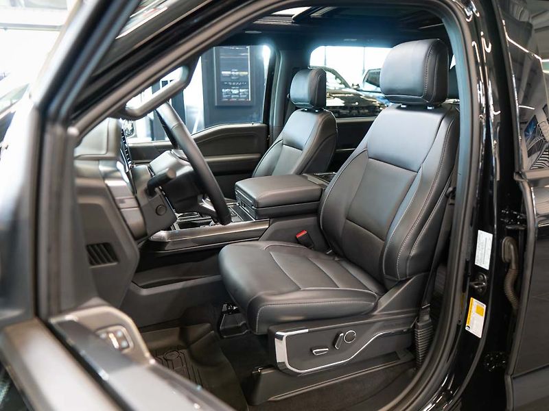 Ford F-150 (2024) 5.0 V8 Lariat, Lowered Edition - fotka 15 z 39