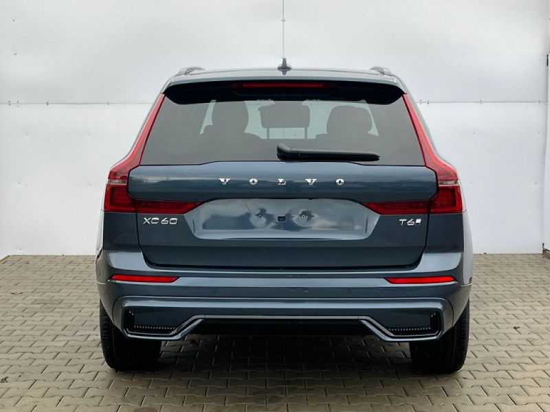 Volvo XC60 Plus Dark T6 AWD 257kW - fotka 7 z 25
