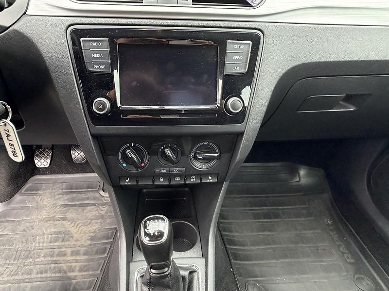 Škoda Rapid 1.0 TSI DPH - fotka 11 z 14