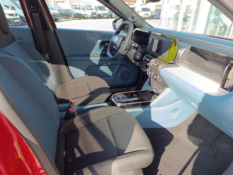 Fiat Grande Panda (2025) 1,2   Turbo Hybrid 110k eDCT - fotka 9 z 15