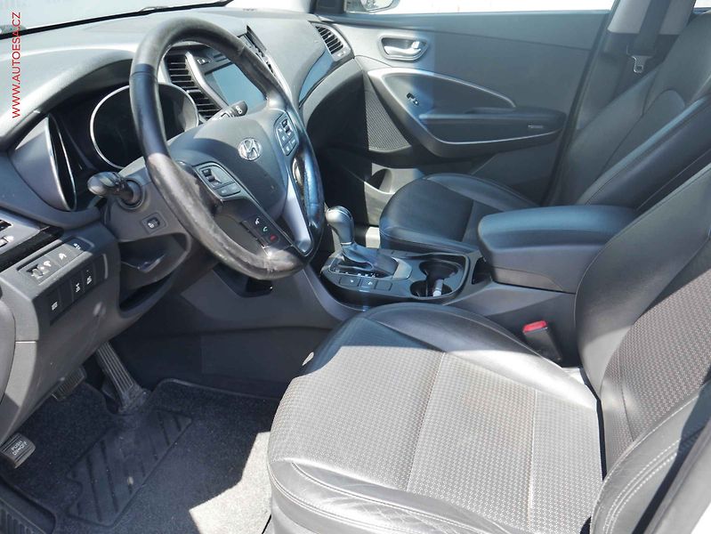 Hyundai Santa Fe (2013) 2.2 CRDi 4x4, ČR, AT, navi - fotka 9 z 15
