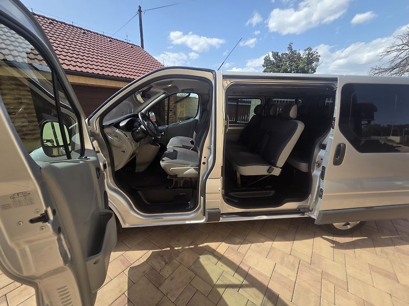Opel Vivaro (2011) 2.0CDTI 84Kw  9-Míst - fotka 30 z 40