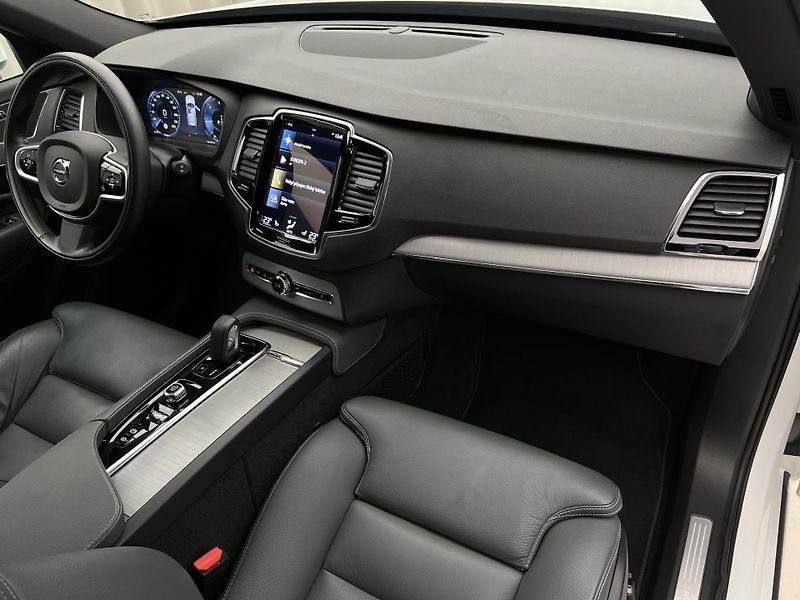 Volvo XC90 B5 AWD MOMENTUM PRO 7 MÍST - fotka 21 z 44
