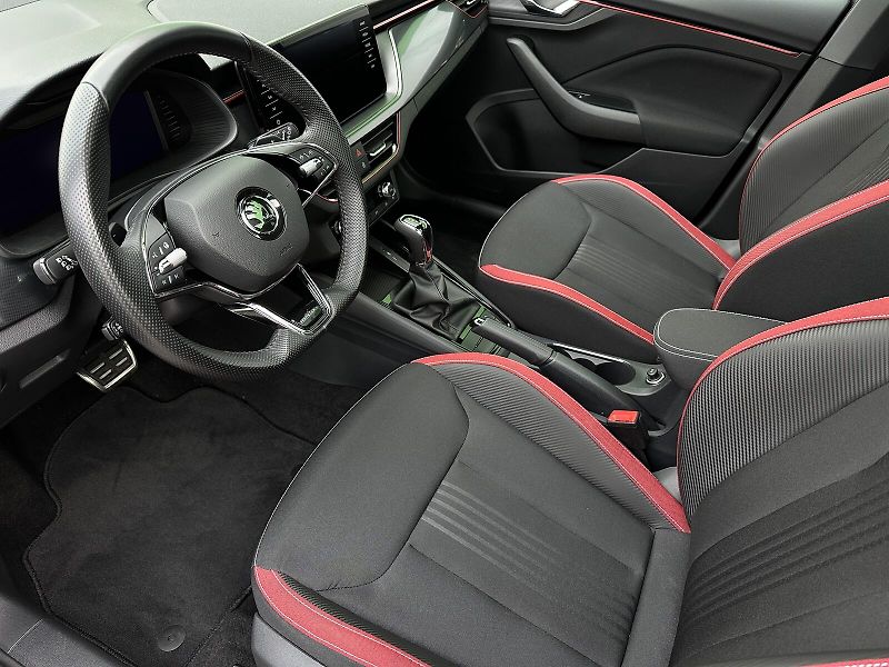 Škoda Kamiq 1.5TSi DSG Monte Carlo V.Cockp - fotka 12 z 48