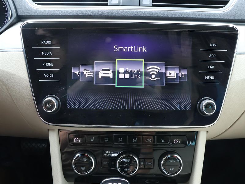 Škoda Superb 2,0 TDI 140kW DSG 4x4 Style CZ - fotka 22 z 35