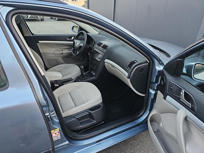 Škoda Octavia 1.6 85kW,KLIMA,TEMPOMAT,2xKOLA - fotka 25 z 37