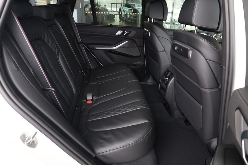 BMW X5 xDrive30d - fotka 6 z 18