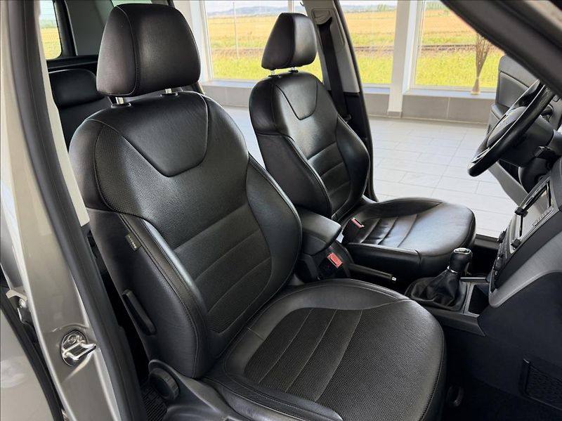Škoda Yeti 2,0 TDi Outdoor 4x4, xeno/LED - fotka 11 z 33