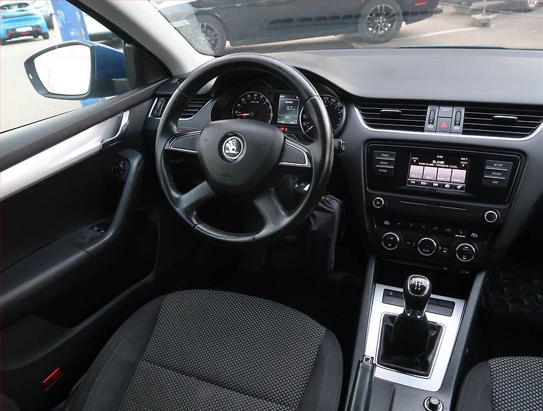 Škoda Octavia (2014) Ambition 1.6 TDI, Tempomat - fotka 7 z 16
