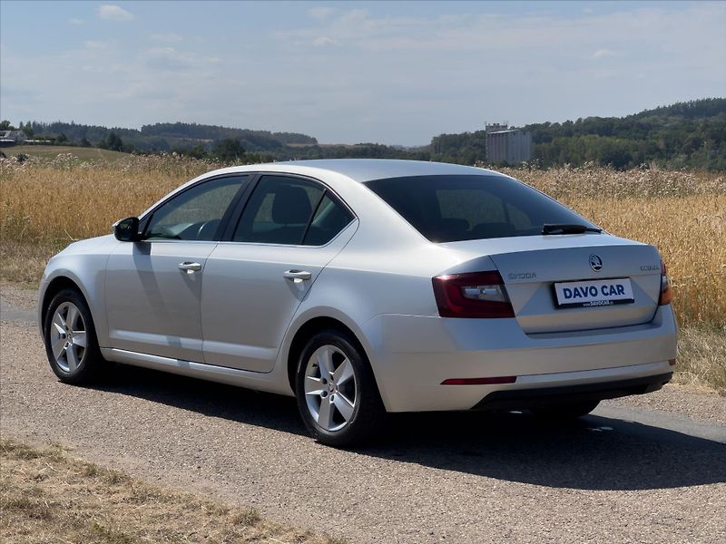 Škoda Octavia 1,6 TDI DSG CZ Style LED DPH - fotka 5 z 38