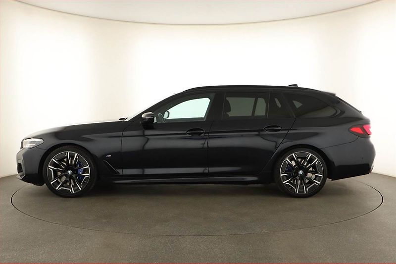BMW Řada 5 (2023) 530d xDrive - fotka 3 z 20