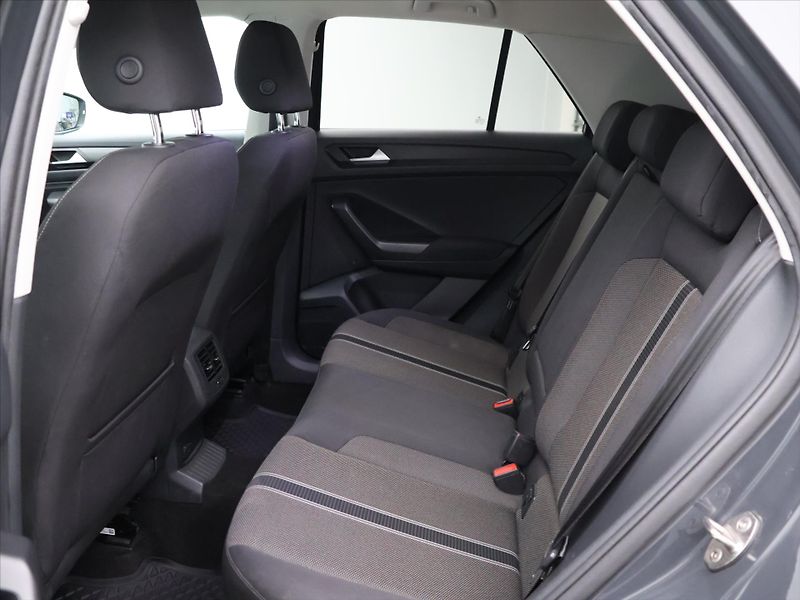 Volkswagen T-Roc 1,0 TSI Virtual LED Webasto - fotka 14 z 29