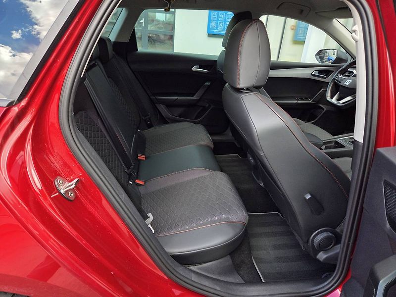 Seat Leon ST 2.0 TDI DSG FR - fotka 35 z 40