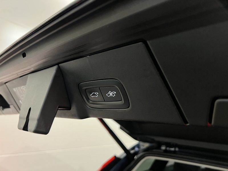 Volvo V90 Recharge T6 Core Kamera BLIS - fotka 23 z 23