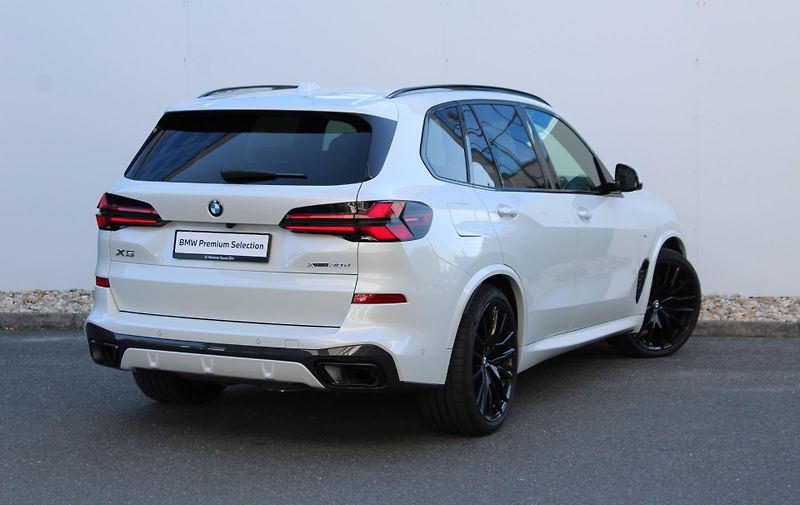 BMW X5 xDrive30d - fotka 2 z 23