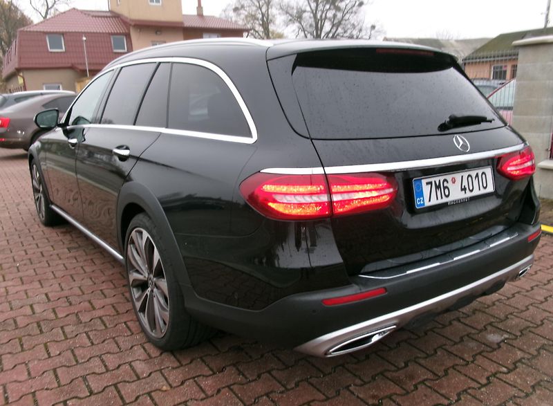Mercedes-Benz Třídy E (2019) E 400D 4MATIC ALLTERRAIN - fotka 6 z 53