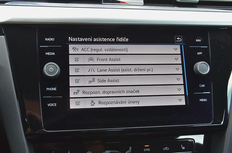 Volkswagen Arteon (2022) 1.5 TSi 110kW R-LINE / ČR  - fotka 34 z 42