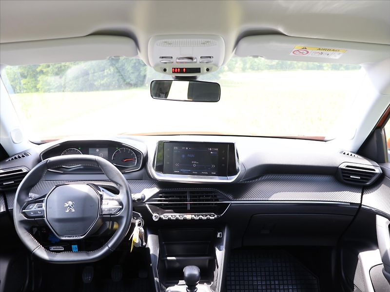 Peugeot 2008 1,2 PT 74kW CZ Klima ACTIVE - fotka 26 z 34