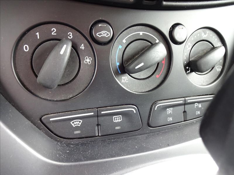 Ford C-MAX 2,0 TDCi 103kW AUTOMAT - fotka 36 z 47