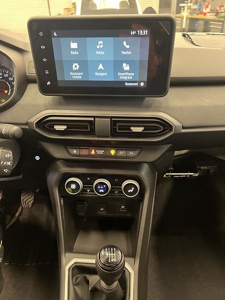 Dacia Jogger Extreme+ 1.0i 74 kW - fotka 11 z 18