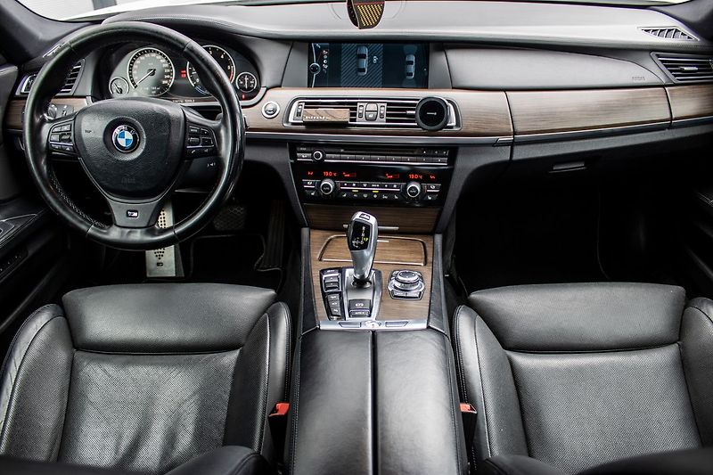 BMW Řada 7 - fotka 13 z 24