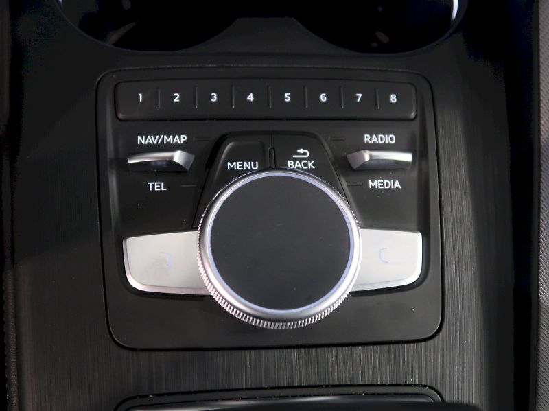 Audi A4 (2019) 40TDI 140KW 4x4 WEBASTO NAVI - fotka 30 z 39
