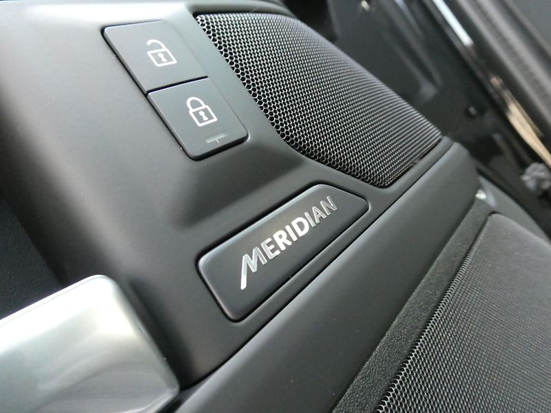 Land Rover Defender (2026) 110 3,0 X-Dynamic SE D200 - fotka 13 z 37
