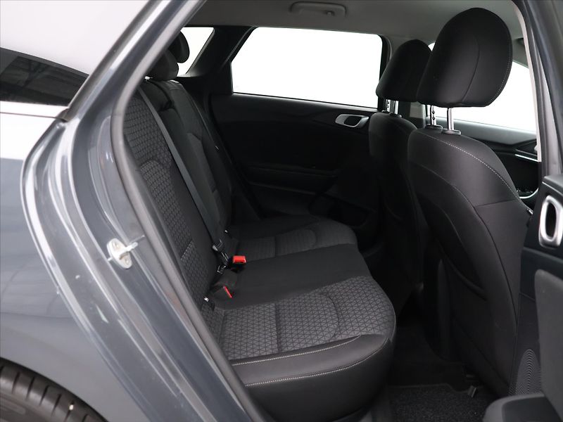 Kia Ceed 1,4 T-GDI Fresh CZ - fotka 11 z 27