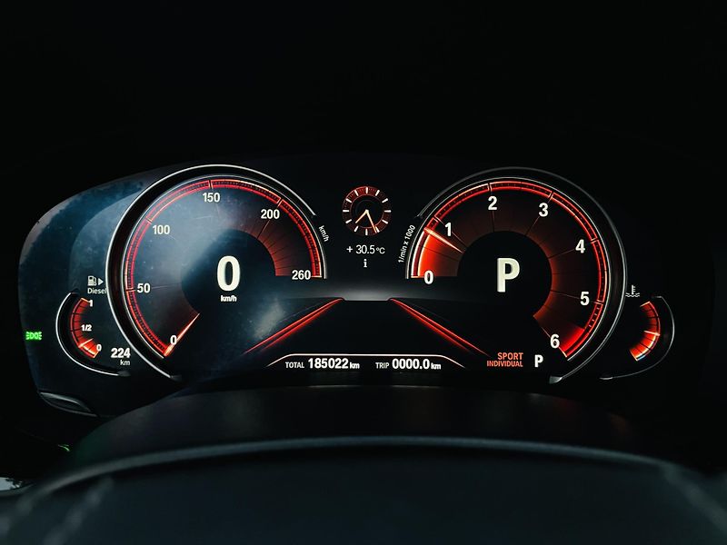 BMW Řada 5 520D AUT KAMERA SERVISKA - fotka 42 z 48