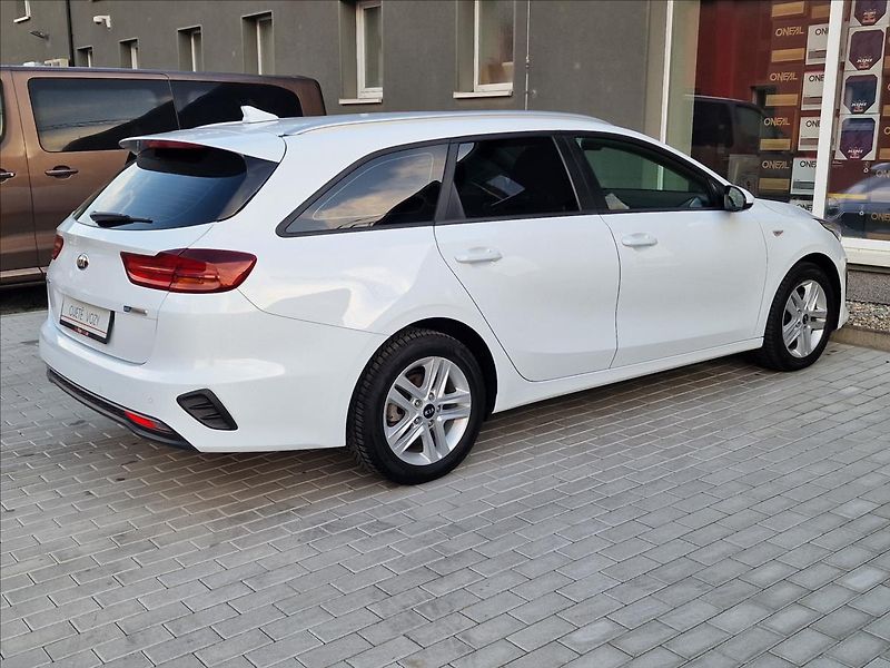 Kia Ceed 1.6CRDi 100kW Fresh SW,1.Maj. - fotka 11 z 47