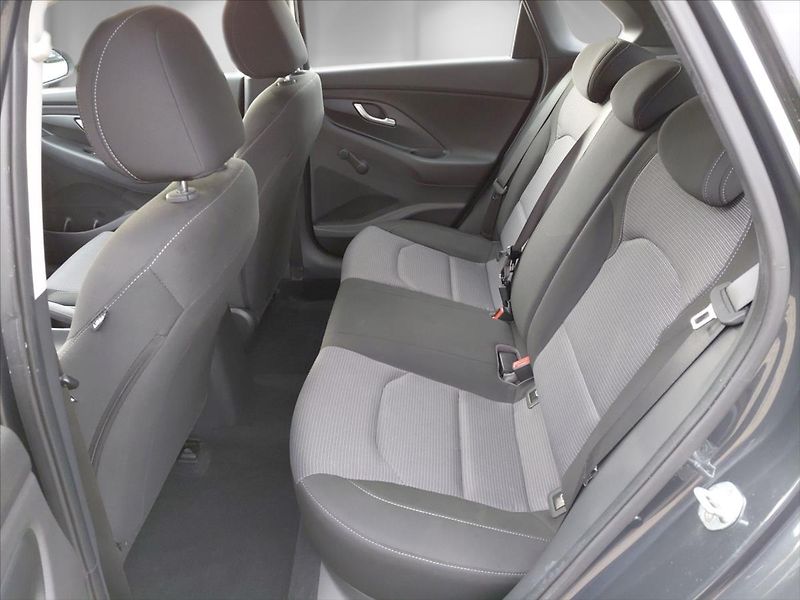 Hyundai i30 1,5   1.5 Start Plus - fotka 13 z 22