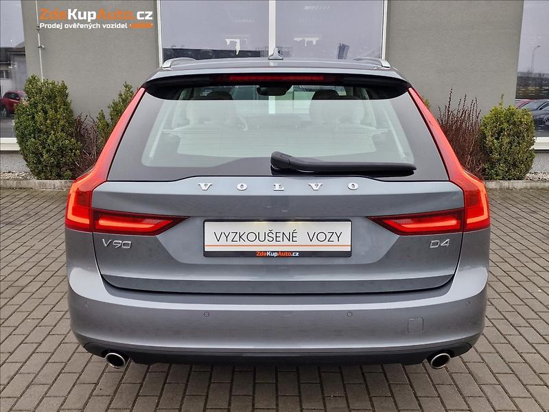 Volvo V90 2.0 D4 Momentum Pro,ČR,1.Maj. - fotka 9 z 50