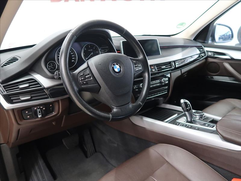 BMW X5 2,0 xDrive25d Steptronic 7míst - fotka 8 z 32