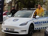 Vozový park Městské policie Tábor jako první v republice rozšiřil elektromobil Tesla Y zhruba za 1,3 milionu. Oficiální představení zásahového vozu veřejnosti se uskutečnilo ve středu 20. listopadu odpoledne na Žižkově náměstí.