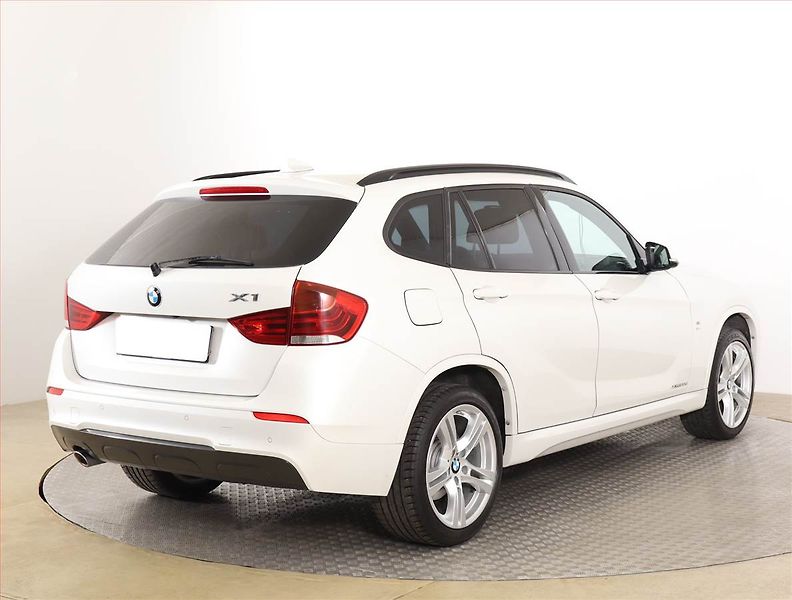 BMW X1 (2014) M Sport sDrive20d, 4X4 - fotka 5 z 19