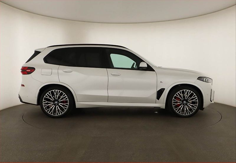 BMW X5 (2025) xDrive30d - fotka 6 z 23