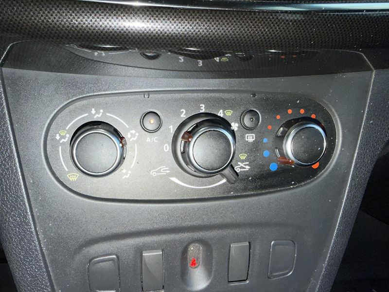 Dacia Logan (2017) 1,2i 54kw Arctica - fotka 15 z 18