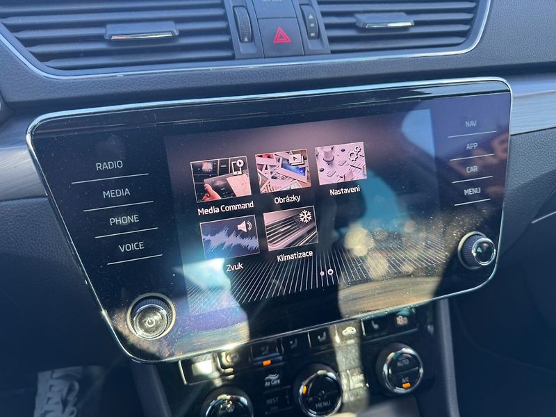 Škoda Superb (2019) DSG 2,0 TDI 140 KW STYLE+ SŠA - fotka 36 z 49