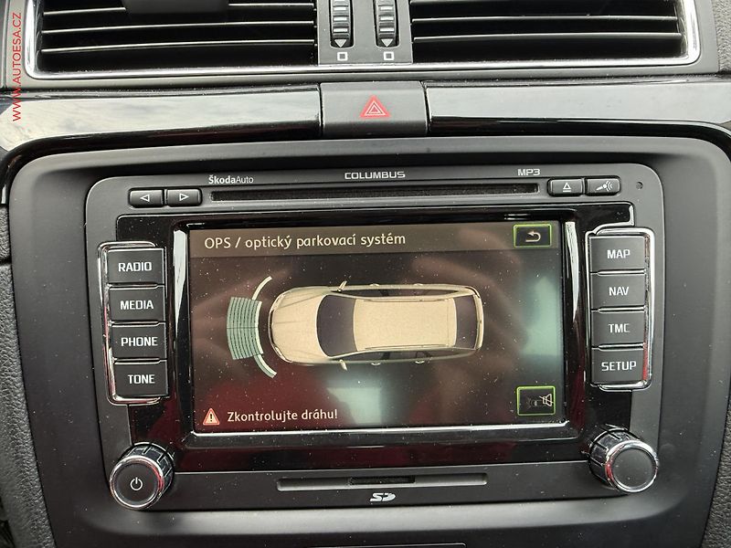Škoda Superb (2012) 2.0 TDi, ČR, L&K, DSG, STK3 - fotka 15 z 20