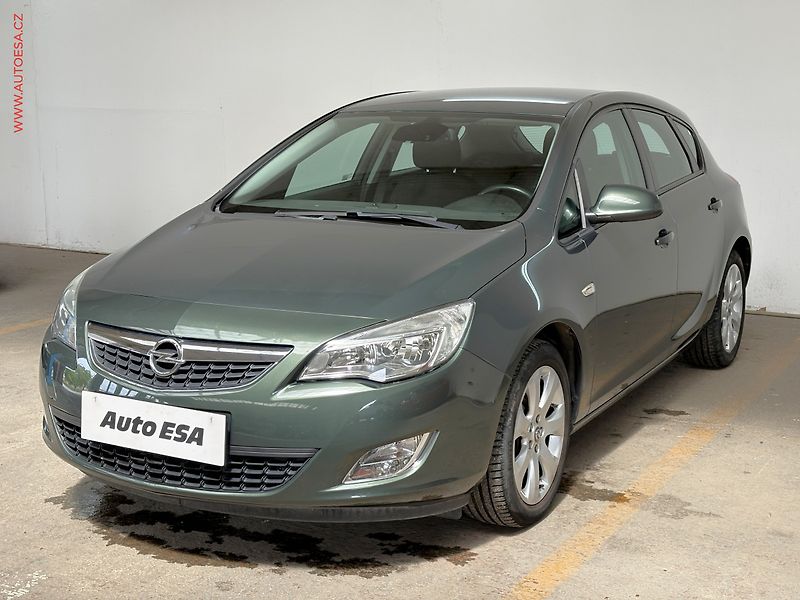 Opel Astra (2011) 1.6i 16V, ČR, AC, temp - fotka 3 z 15